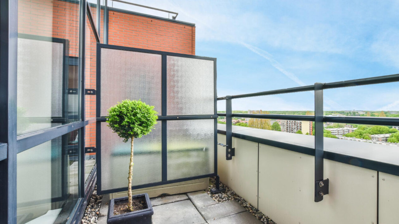 Comment mettre en place un brise-vue sur-mesure ?